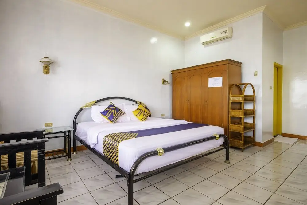 Пелабухан-рату: Hotel Mahkota Pantai by OYO Rooms