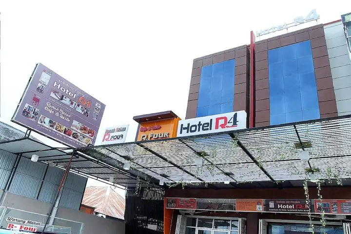 Палу: R Four Hotel by OYO Rooms