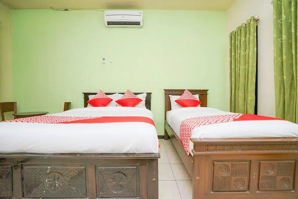 Проболинго: Penginapan Anggrek Syariah 1 by OYO Rooms