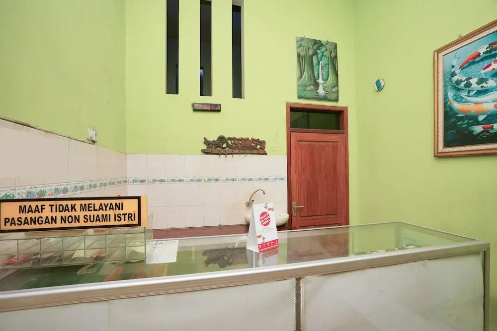 Проболинго: Penginapan Anggrek Syariah 1 by OYO Rooms
