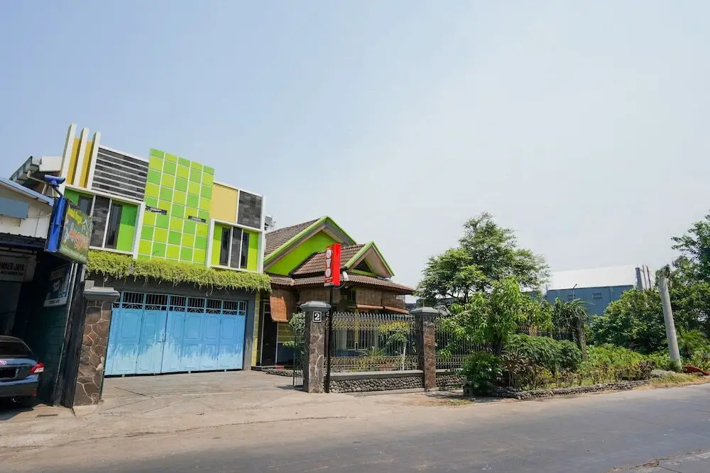 Проболинго: Penginapan Anggrek Syariah 1 by OYO Rooms