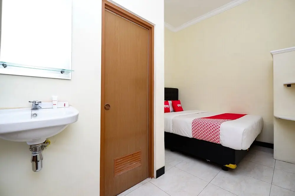 Картасура: Santana Guest House by OYO Rooms