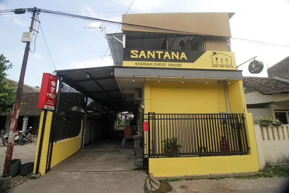 Картасура: Santana Guest House by OYO Rooms