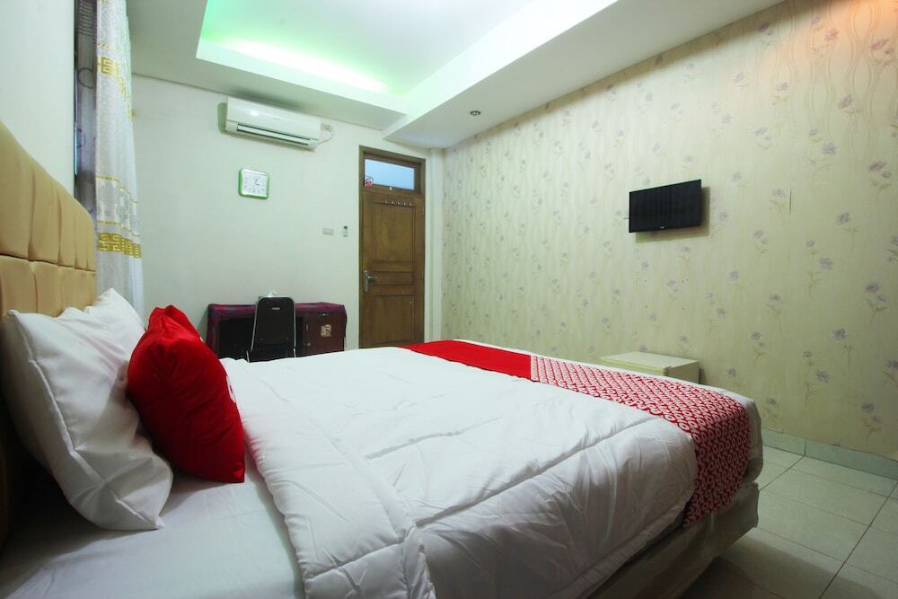 Метро: Pemondokan Alvaro 2 by OYO Rooms