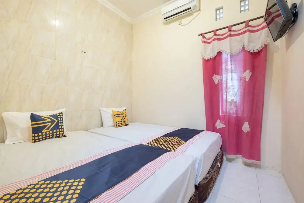 Батуретно: Rumah Nugraha Hotel Syariah by OYO Rooms