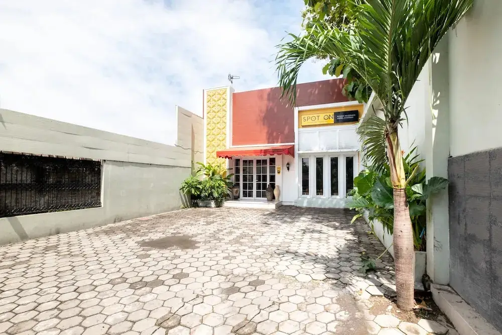 Батуретно: Rumah Nugraha Hotel Syariah by OYO Rooms