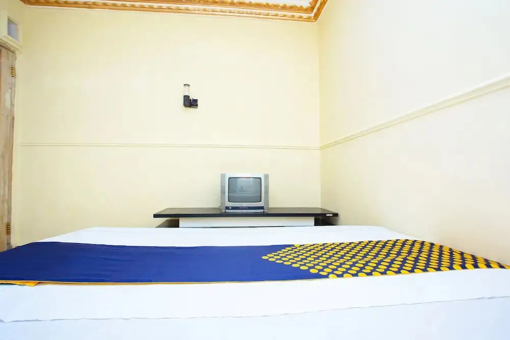 Чилачап: Buana Jaya Guest House by OYO Rooms