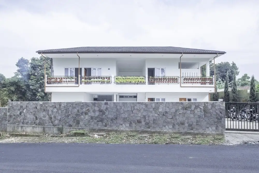 Лембанг: Rossan Villa 4 Hotel near Pasar Lembang RedPartner
