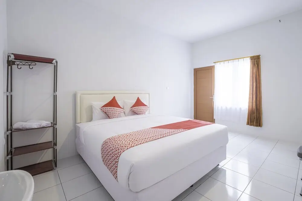 Лембанг: Rossan Villa 4 Hotel near Pasar Lembang RedPartner