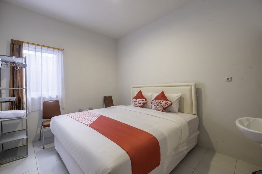 Лембанг: Rossan Villa 4 Hotel near Pasar Lembang RedPartner
