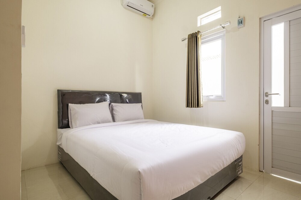 Чиребон: Griya Jasmine Syariah by OYO Rooms