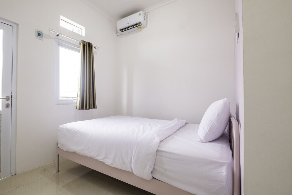 Чиребон: Griya Jasmine Syariah by OYO Rooms