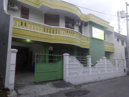 Батуретно: E-Kost UII 1 - Female Only