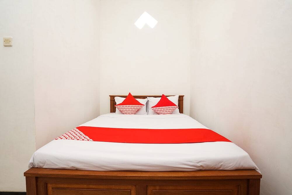 Маланг: OYO 302 Karolin Syariah Residence