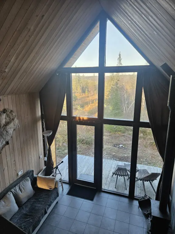 Кола: Aurora Barnhouse	