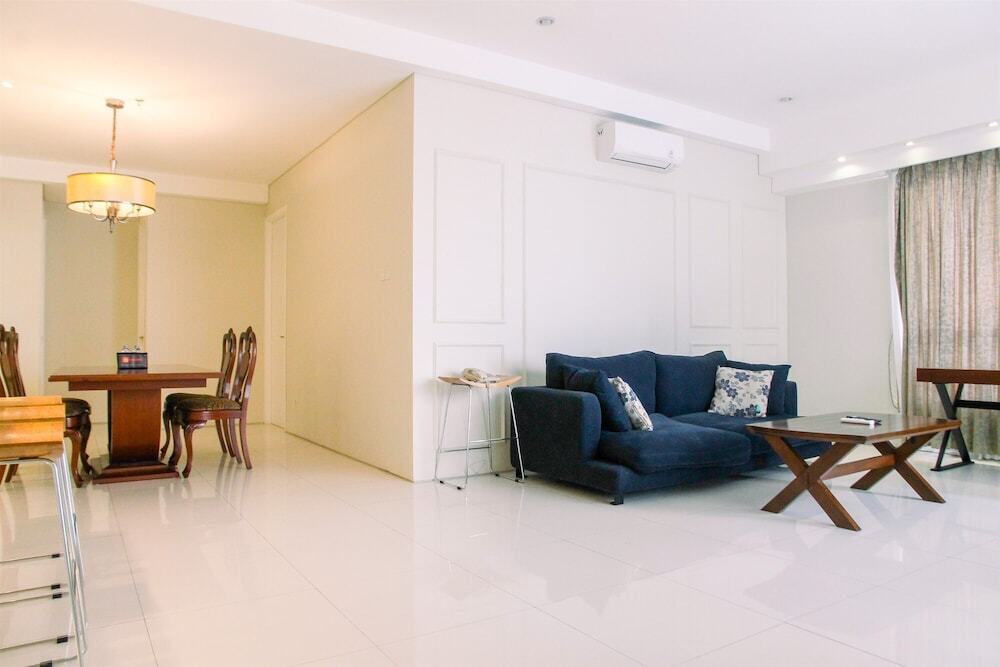 Джакарта: 3BR Apartment at 1 Park Residences with Private Lift