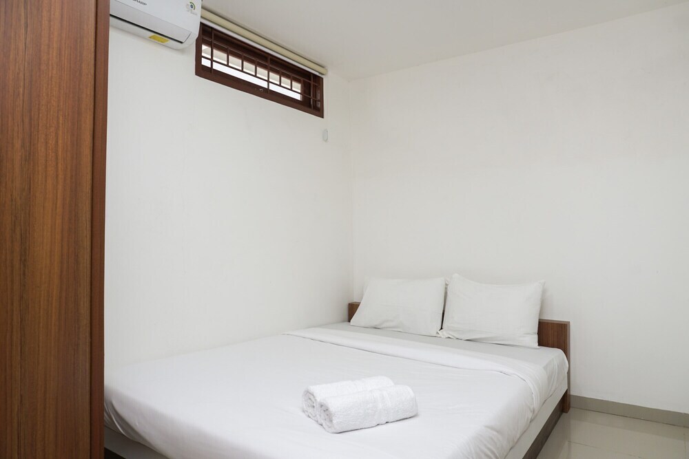 Джакарта: Minimalist Studio 1st Floor at Meruya 8 Puri Kembangan