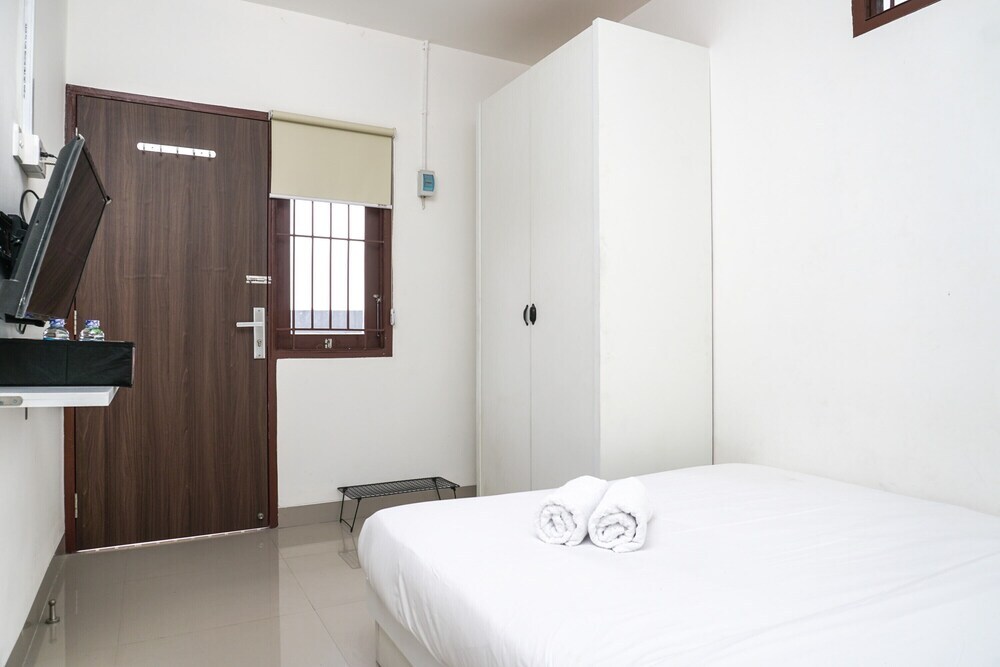 Тангеранг: Spacious Studio 2nd Floor at Meruya 8 Puri Kembangan