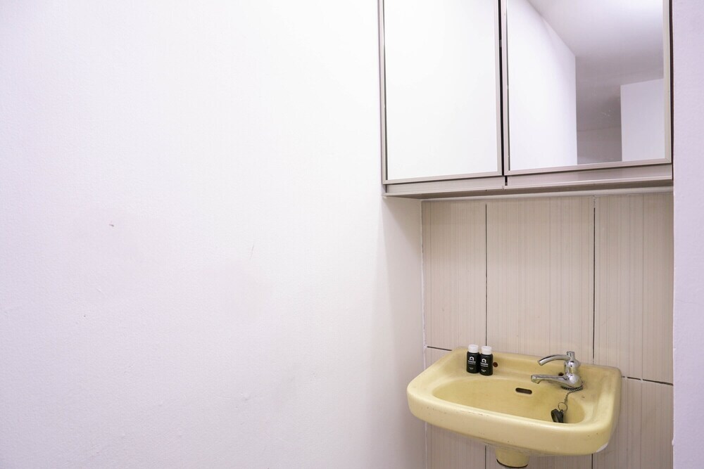 Тангеранг: Spacious Studio 2nd Floor at Meruya 8 Puri Kembangan