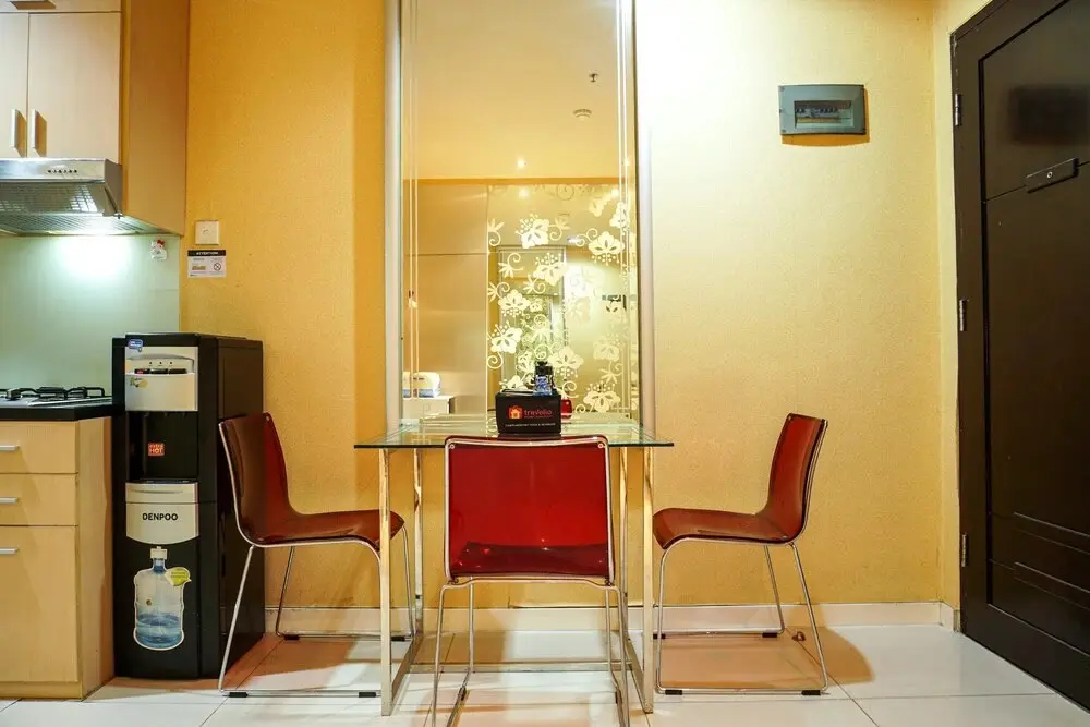 Бандунг: Trendy & Relaxing 2BR at The Suite Metro Apartment