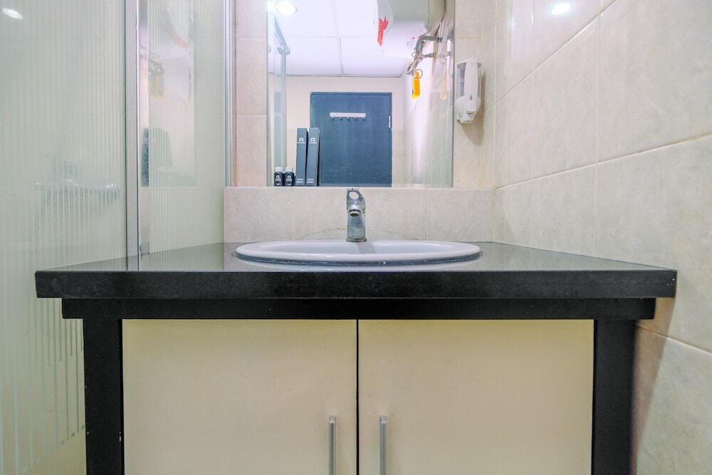 Джакарта: Best and Prime Location 1BR The Wave Apartment