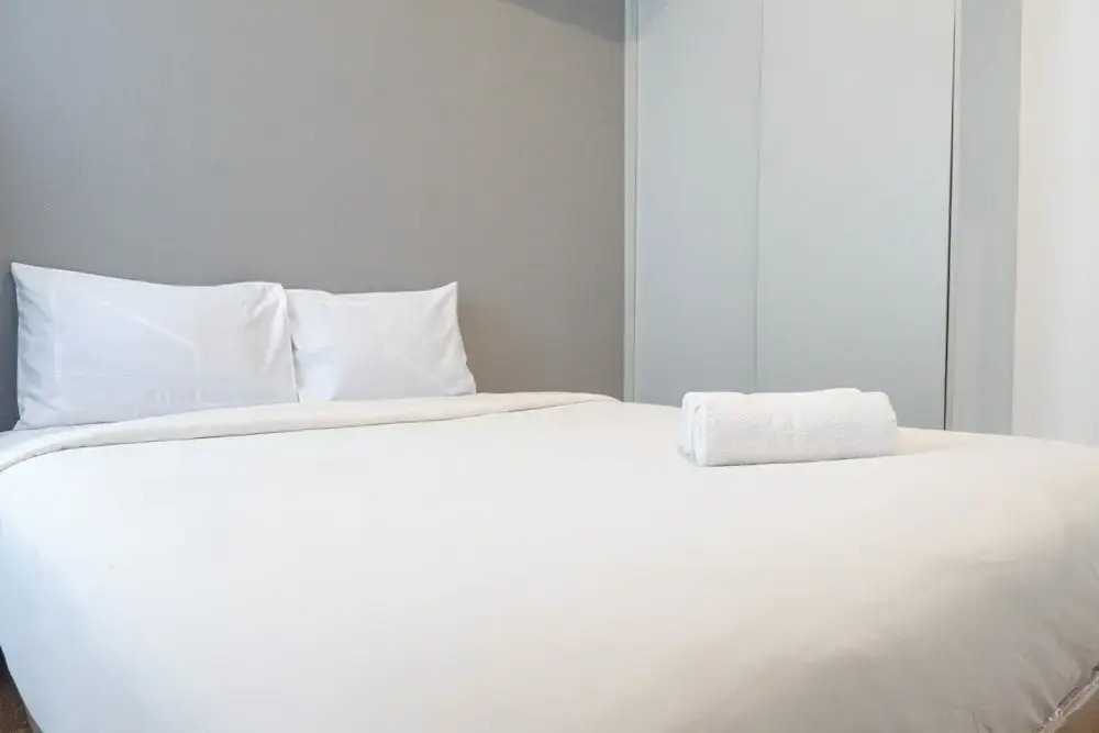 Сурабая: 1BR Apartment The Linden Connected to Marvell City Mall