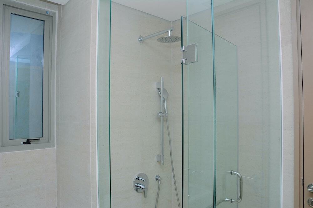 Джакарта: Spacious 3BR Gold Coast Apartment near Shopping PIK Avenue