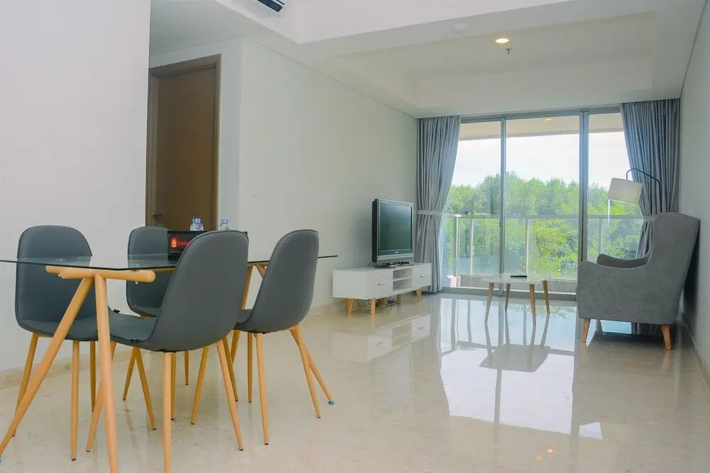 Джакарта: Spacious 3BR Gold Coast Apartment near Shopping PIK Avenue