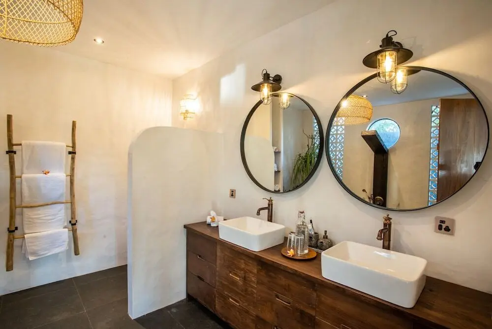 Чангу: Stunning Villas Complex, 12 BR, Canggu With Staff