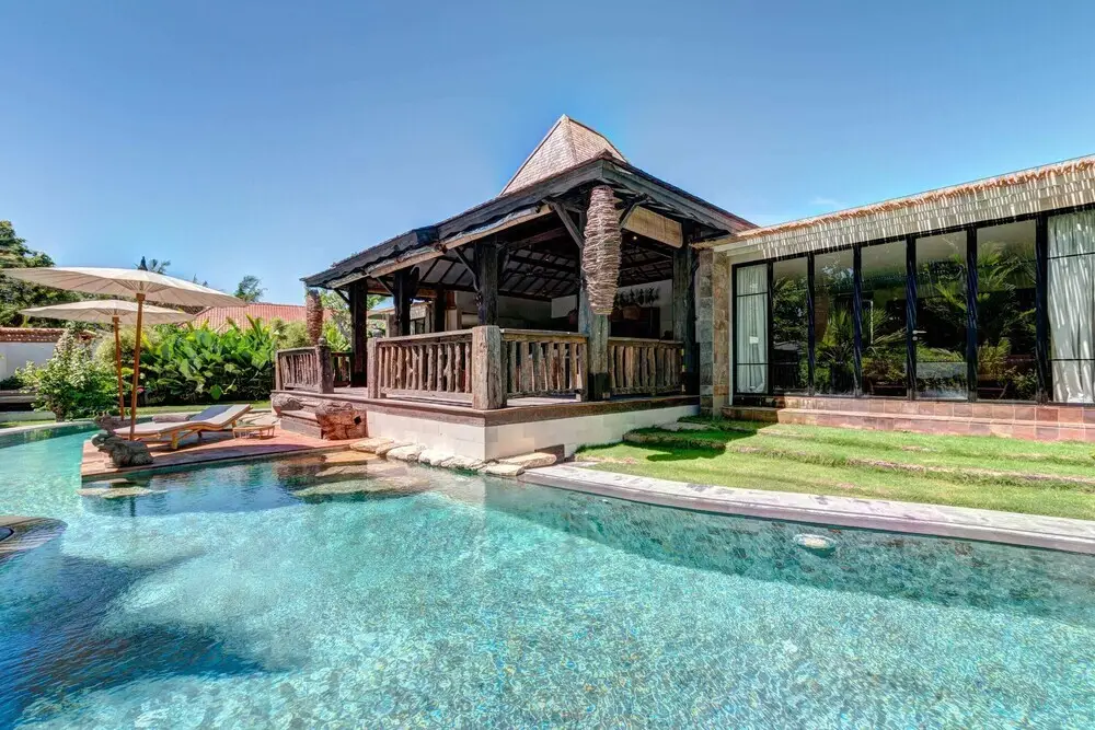 Керобокан: Secluded Wooden Villa, 3 BR, Canggu With Staff