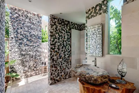 Secluded Wooden Villa, 3 BR, Canggu With Staff — фото 1