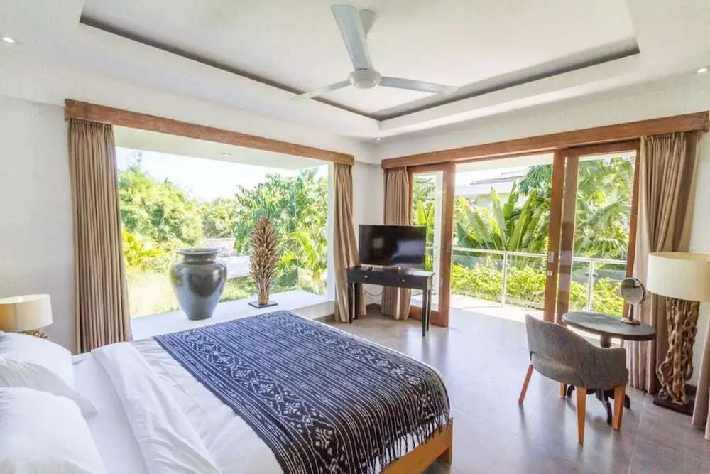 Кута: Colorful Private Villa 3 BR, Seminyak With Staff