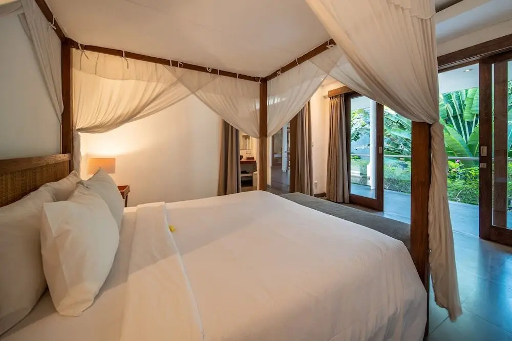 Кута: Colorful Private Villa 3 BR, Seminyak With Staff