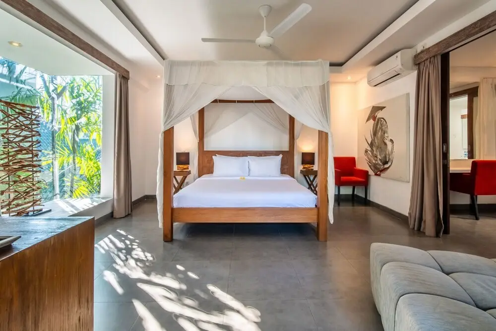 Кута: Colorful Private Villa 3 BR, Seminyak With Staff