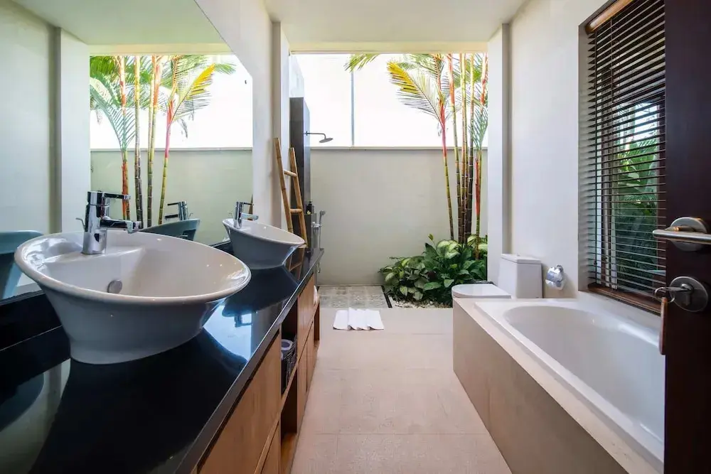 Чангу: Peaceful Private Villa, 3 BR, Canggu With Staff