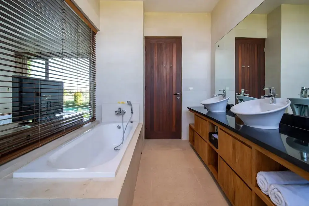 Чангу: Peaceful Private Villa, 3 BR, Canggu With Staff