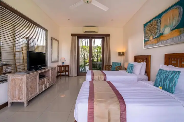 Чангу: Peaceful Private Villa, 3 BR, Canggu With Staff