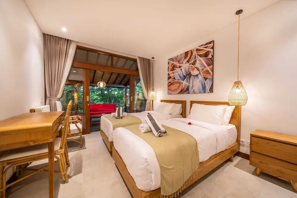 Убуд: Jungle Wooden Villa, 3 BR, Ubud With Staff