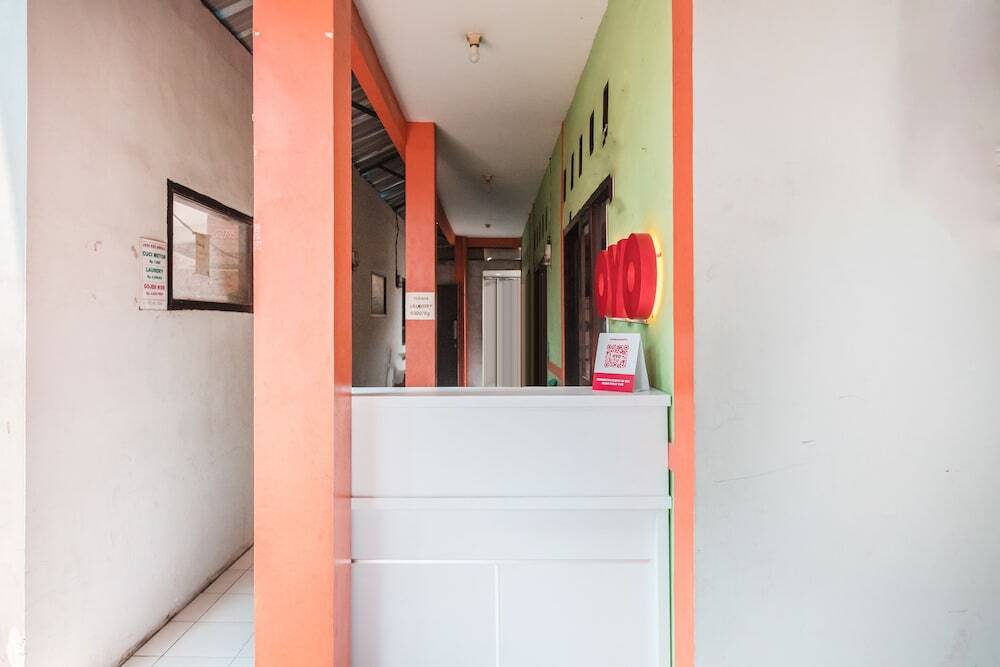 Бекаси: OYO 1756 Amira Guest House