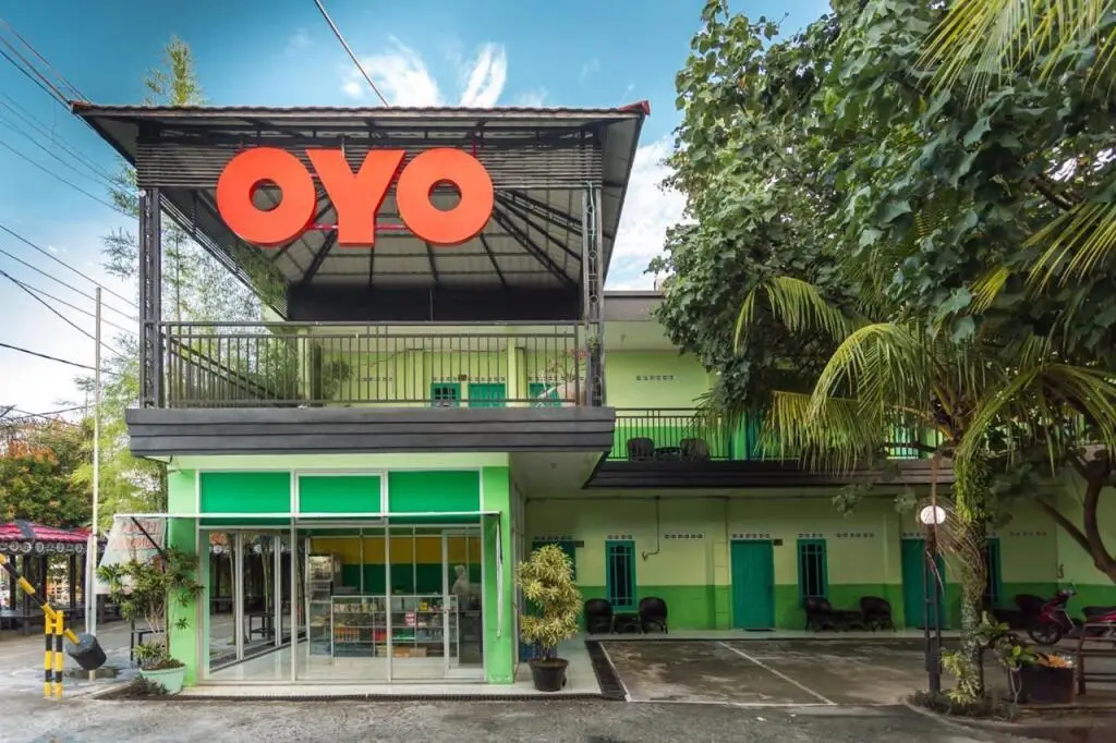 OYO 754 Nur Aziziah Guest House — фото 1