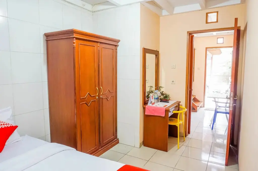 Лембанг: Hotel Cemara Asri by OYO Rooms