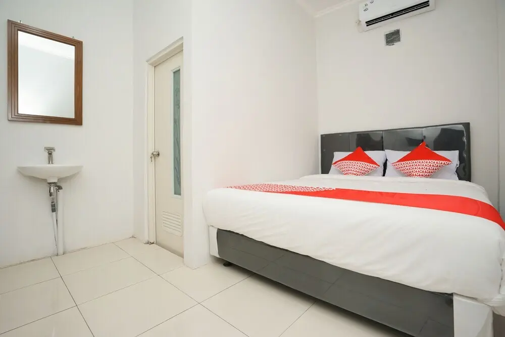 Проболинго: Nindy Homestay by OYO Rooms