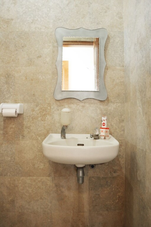 Джокьякарта: Hotel Mawar Saron by Oyo Rooms