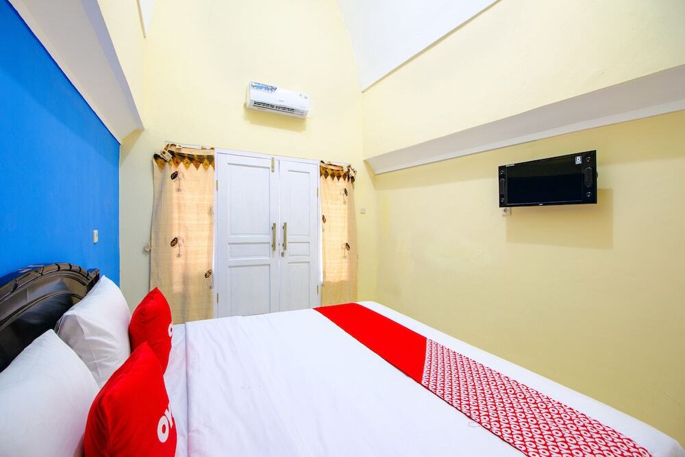 Депок: Grand Monica by OYO Rooms