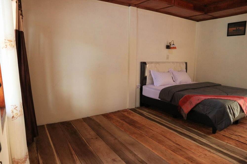 Озеро Тоба: Laster Jony's Guest House