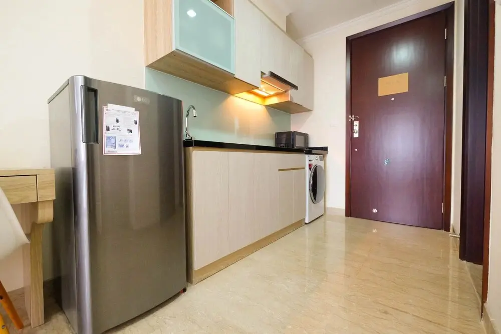 Джакарта: Comfy Studio Room with City View at Menteng Park Apartment