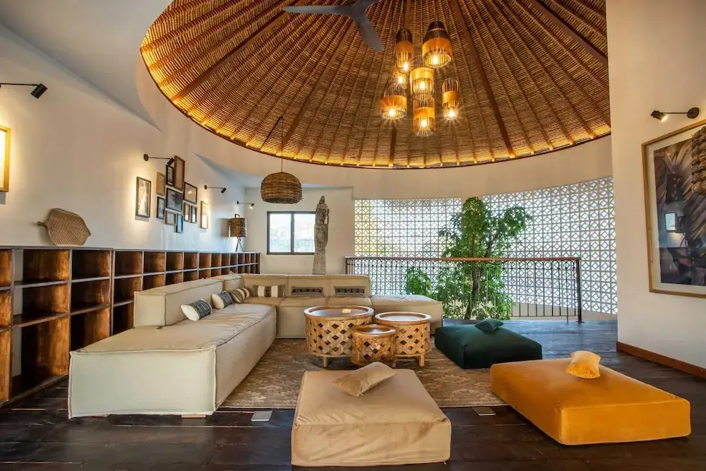 Breathtaking Private Villa, 6 BR, Canggu With Staff — фото 1