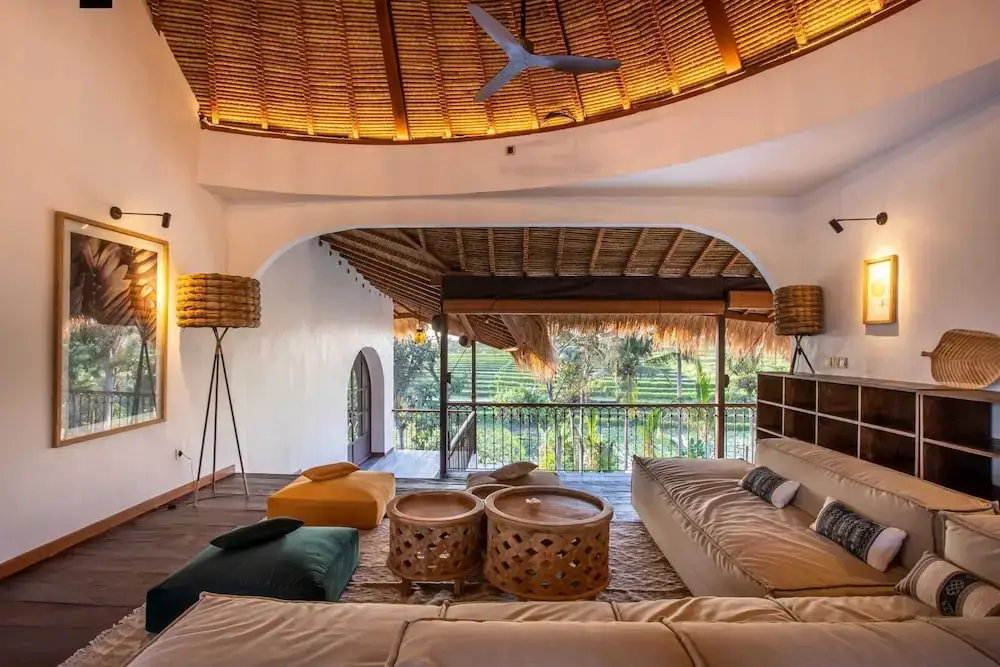 Чангу: Breathtaking Private Villa, 6 BR, Canggu With Staff