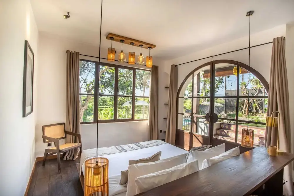 Чангу: Breathtaking Private Villa, 6 BR, Canggu With Staff