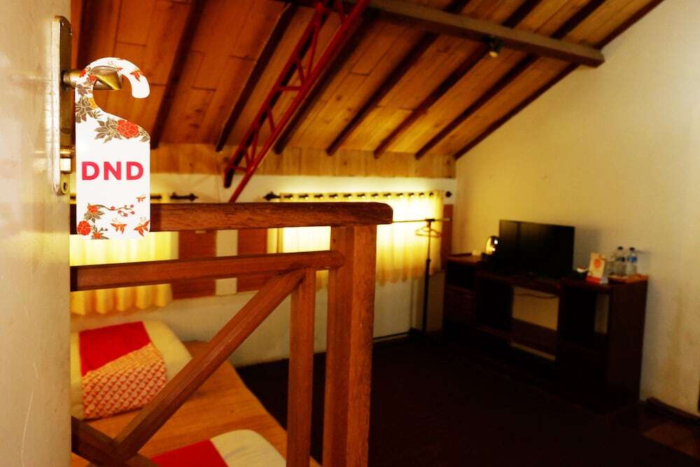 Бату: OYO 438 Cemara's Homestay